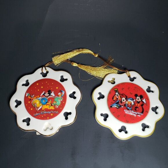 Walt Disney World Lot of 2 Christmas Tree Ornament 2005 2008 Wreath 4" - Picture 1 of 9